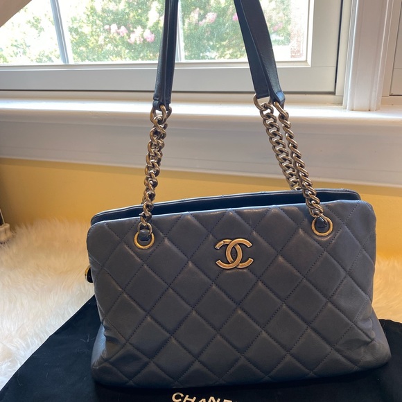 Authentic Chanel tote - Picture 14 of 16